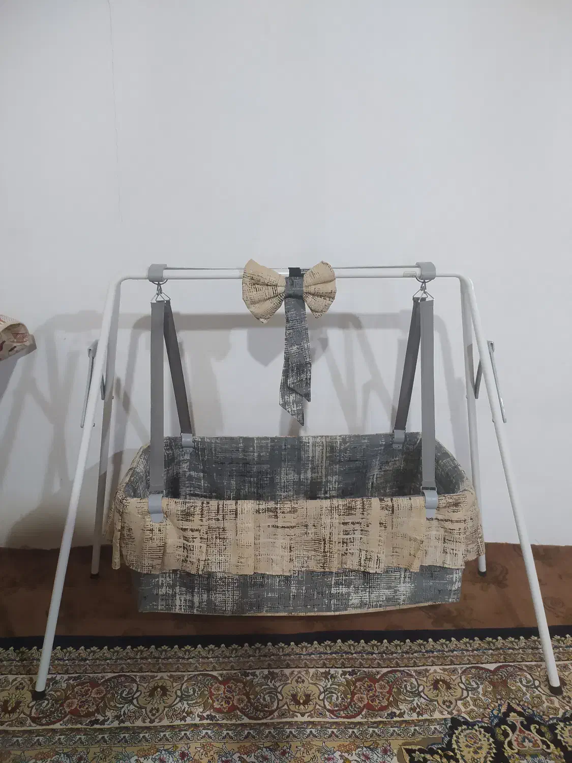 گهواره نوزاده در حد نو|اسباب و اثاث بچه|مهاباد (آذربایجان غربی), |دیوار