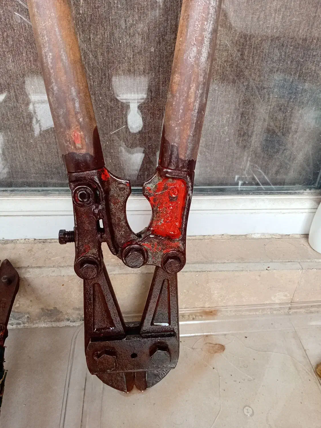 قیچی قفل بر|ابزارآلات|فردیس, نگارستان|دیوار