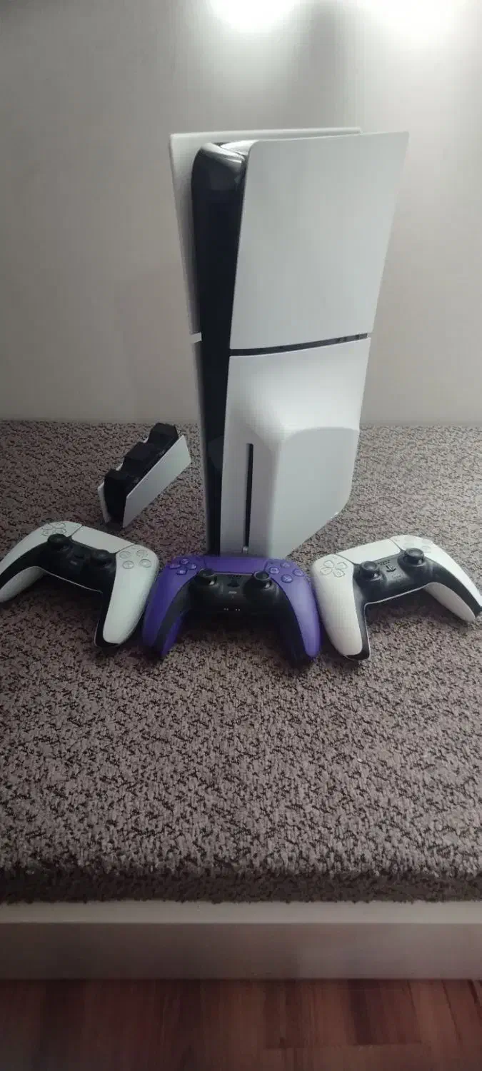 Ps 5 سه دسته و پایه شارژر آنلاین|کنسول، بازی ویدئویی و آنلاین|تهران, جوانمردان (اندیشه)|دیوار