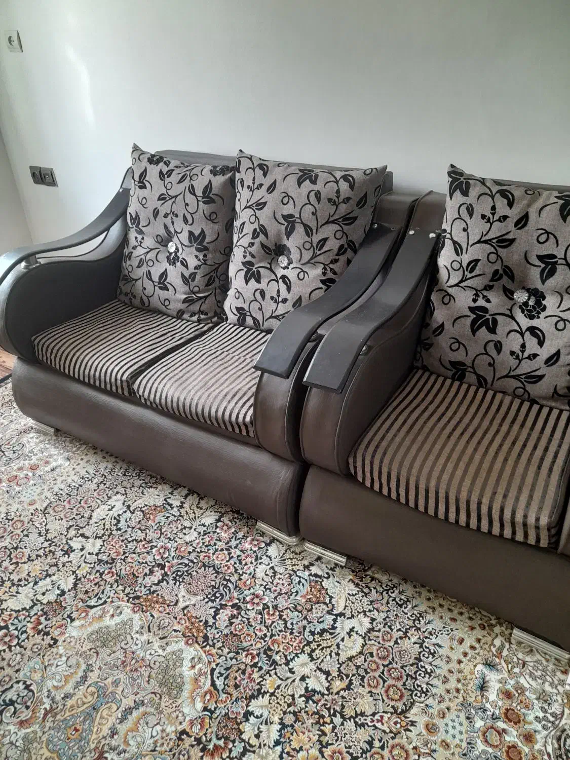 مبل ۷ نفره|مبلمان خانگی و میز عسلی|شیروان (خراسان), |دیوار