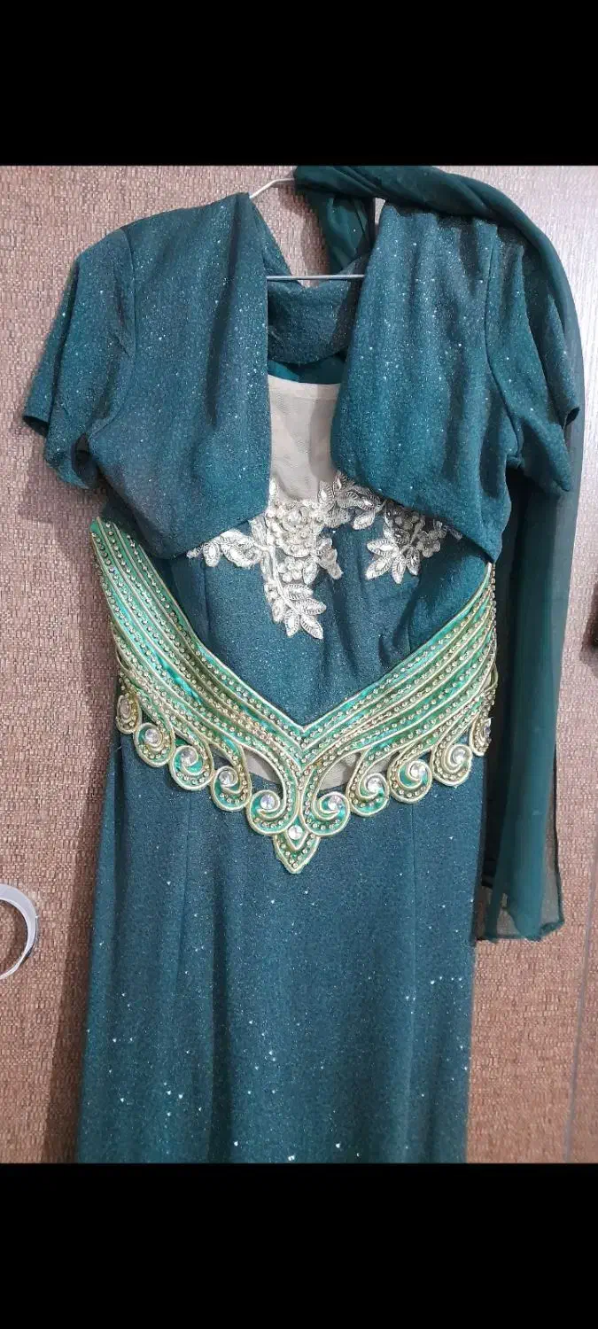 لباس مجلسی|لباس|لاهیجان, آهندان|دیوار