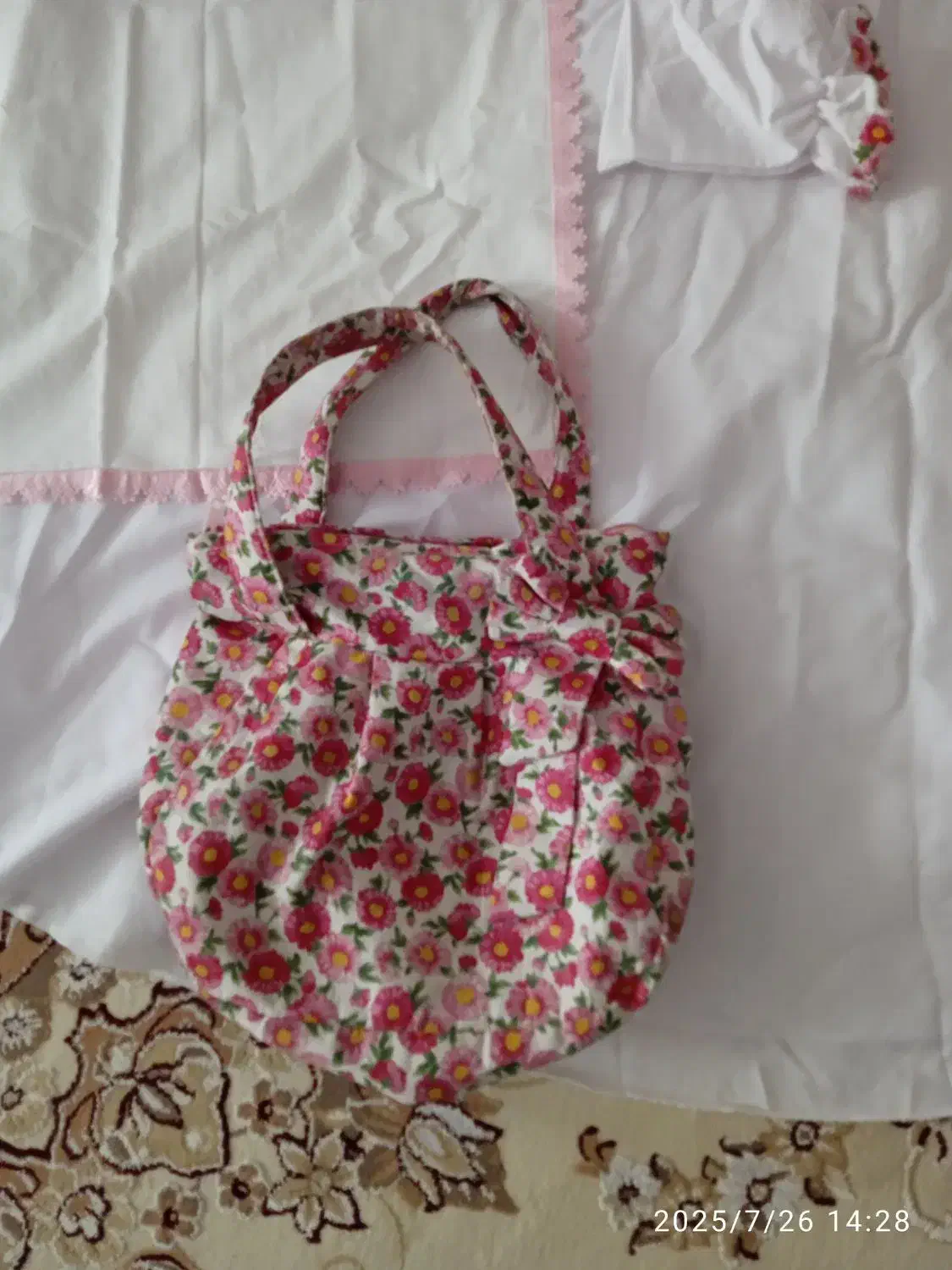 چادر نماز|لباس|قم, ولیعصر|دیوار