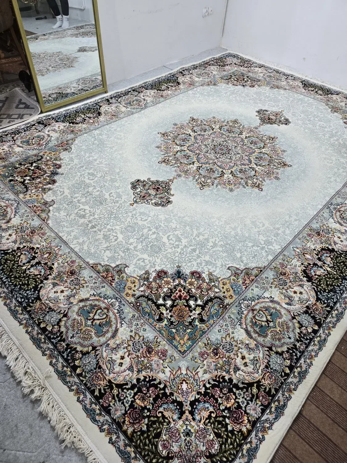 فرش|فرش|مشهد, هفده شهریور|دیوار