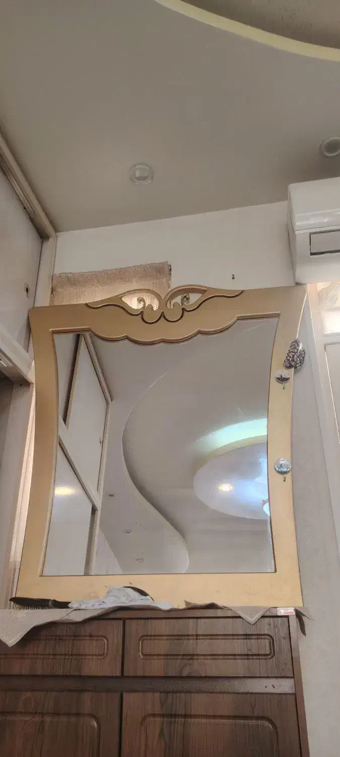 آینه|آینه|فولادشهر, B2|دیوار