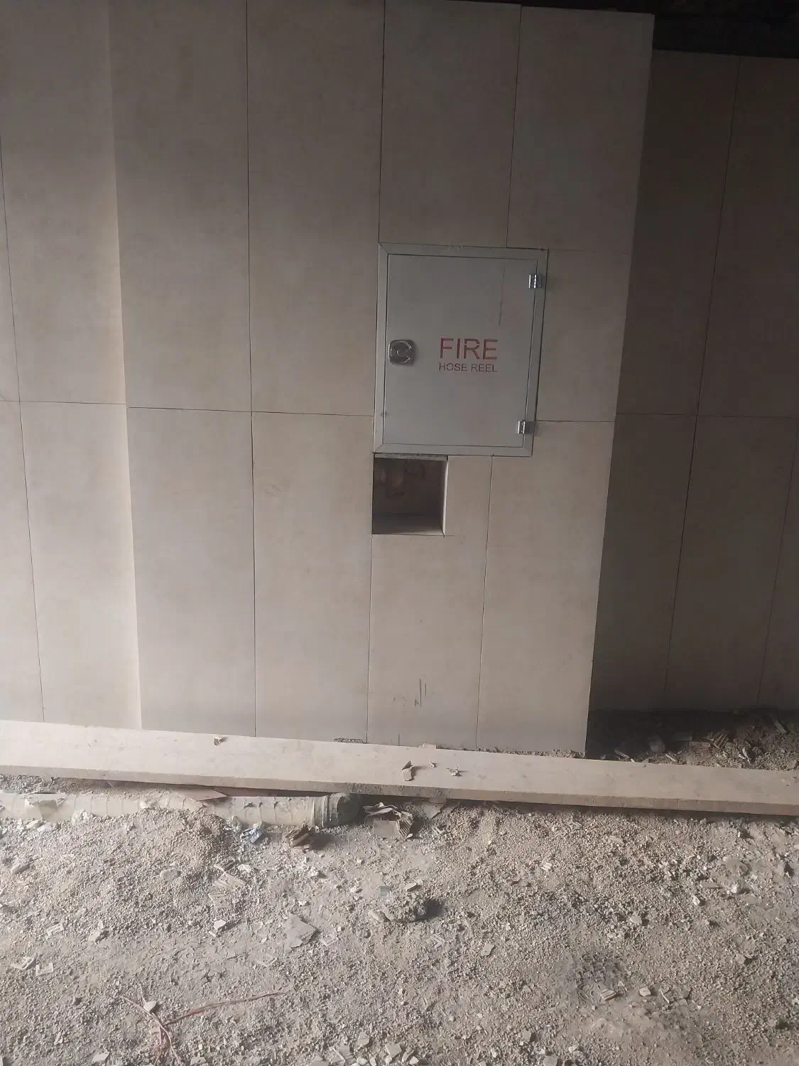 کاشیکاری سرامیک سیمانکاری شیب موزایک تخریب باپیکور|خدمات پیشه و مهارت|شیراز, احمدی جنوبی|دیوار