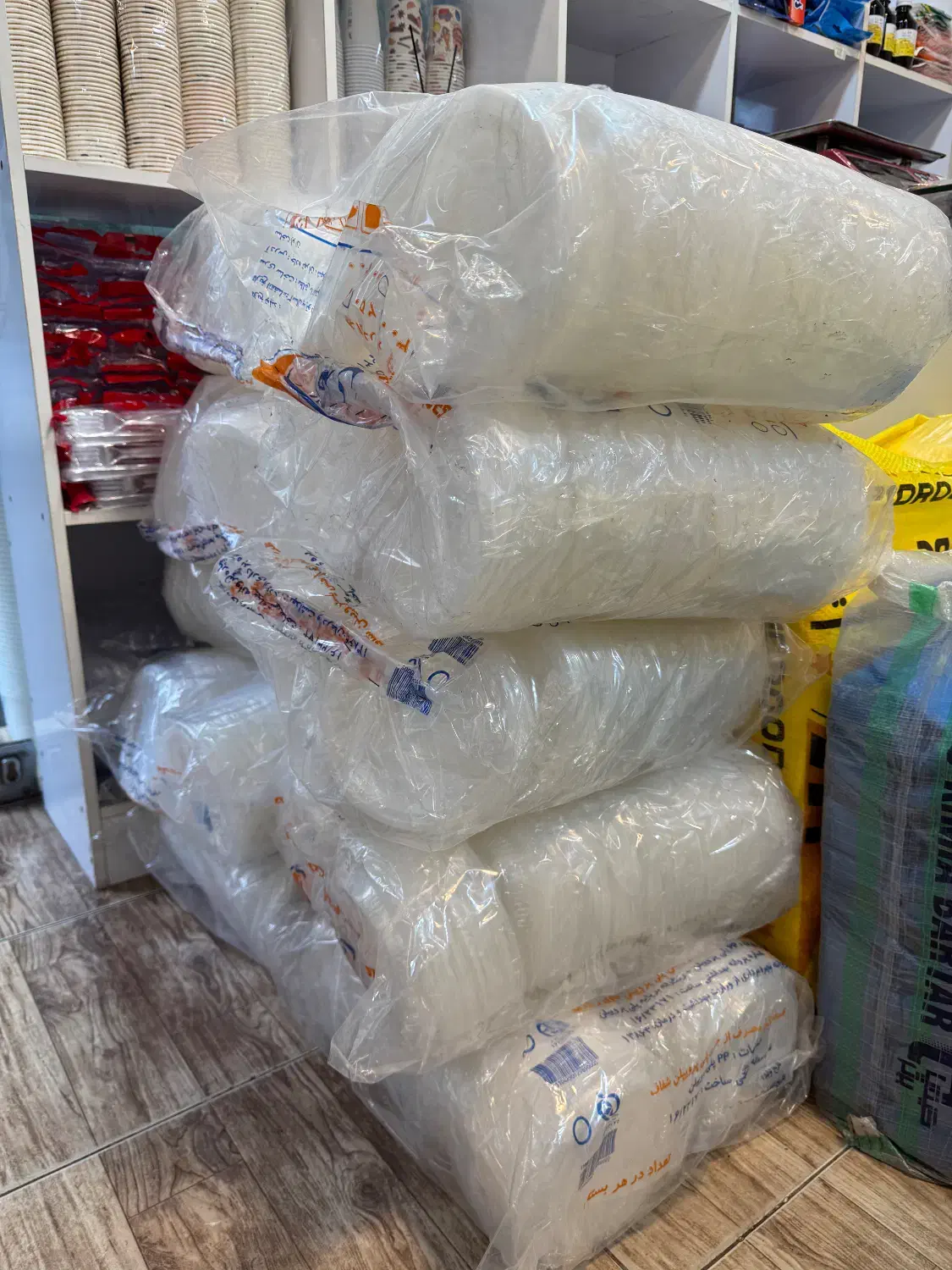 پخش ظروف یکبارمصرف|ظروف نگهدارنده، پلاستیکی، یک‌بارمصرف|رشت, توشیبا|دیوار