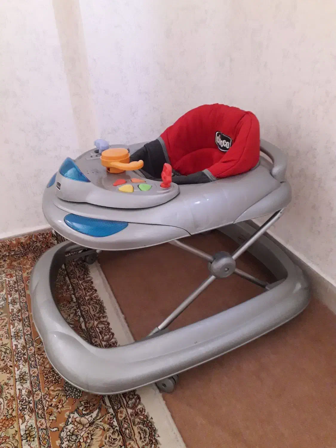 روروئک،کریر ،دو عدد قنداق و گهواره لرزشی|اسباب و اثاث بچه|ری, شهادت|دیوار