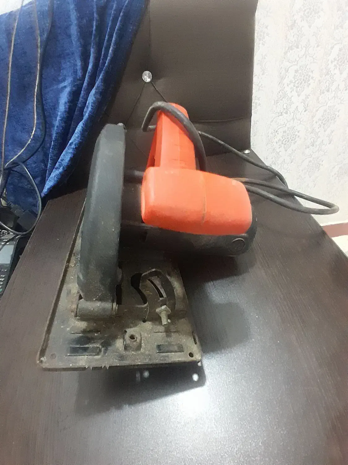 آره گرد بر وعمود بر با چند تیغه|ابزارآلات|سیاهکل, |دیوار