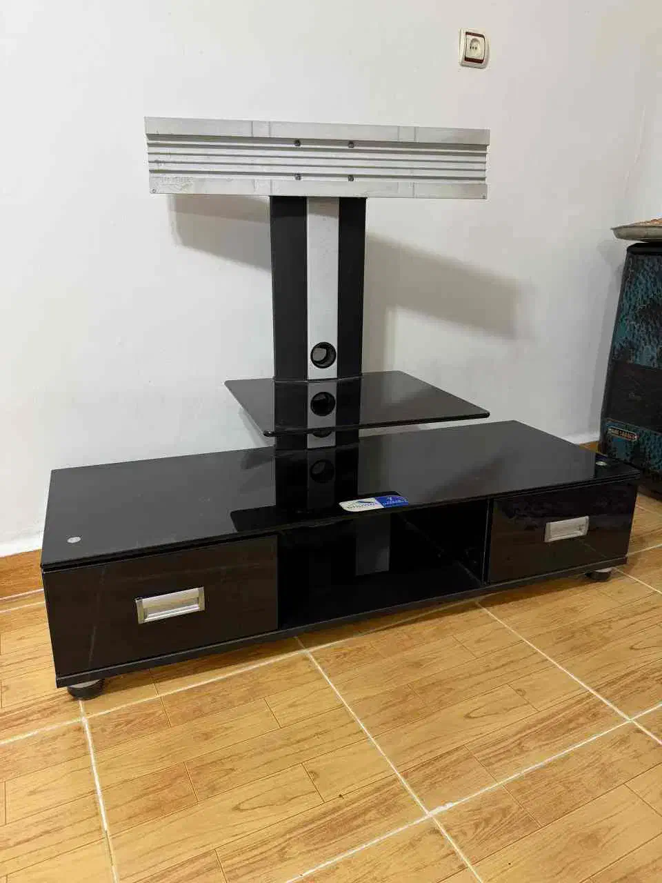 میزتلوزیون وارداتی در حد نو|میز تلویزیون|رشت, آب آسیاب|دیوار