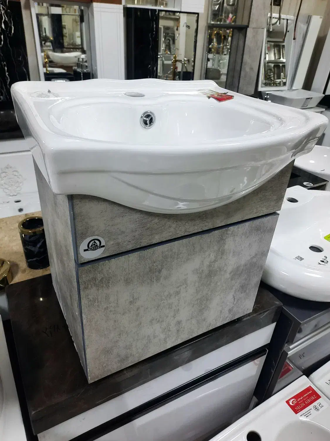 روشویی باکس دار دررنگ های سفید مشکی چوبی طوسی|لوازم سرویس بهداشتی|چهارباغ, |دیوار