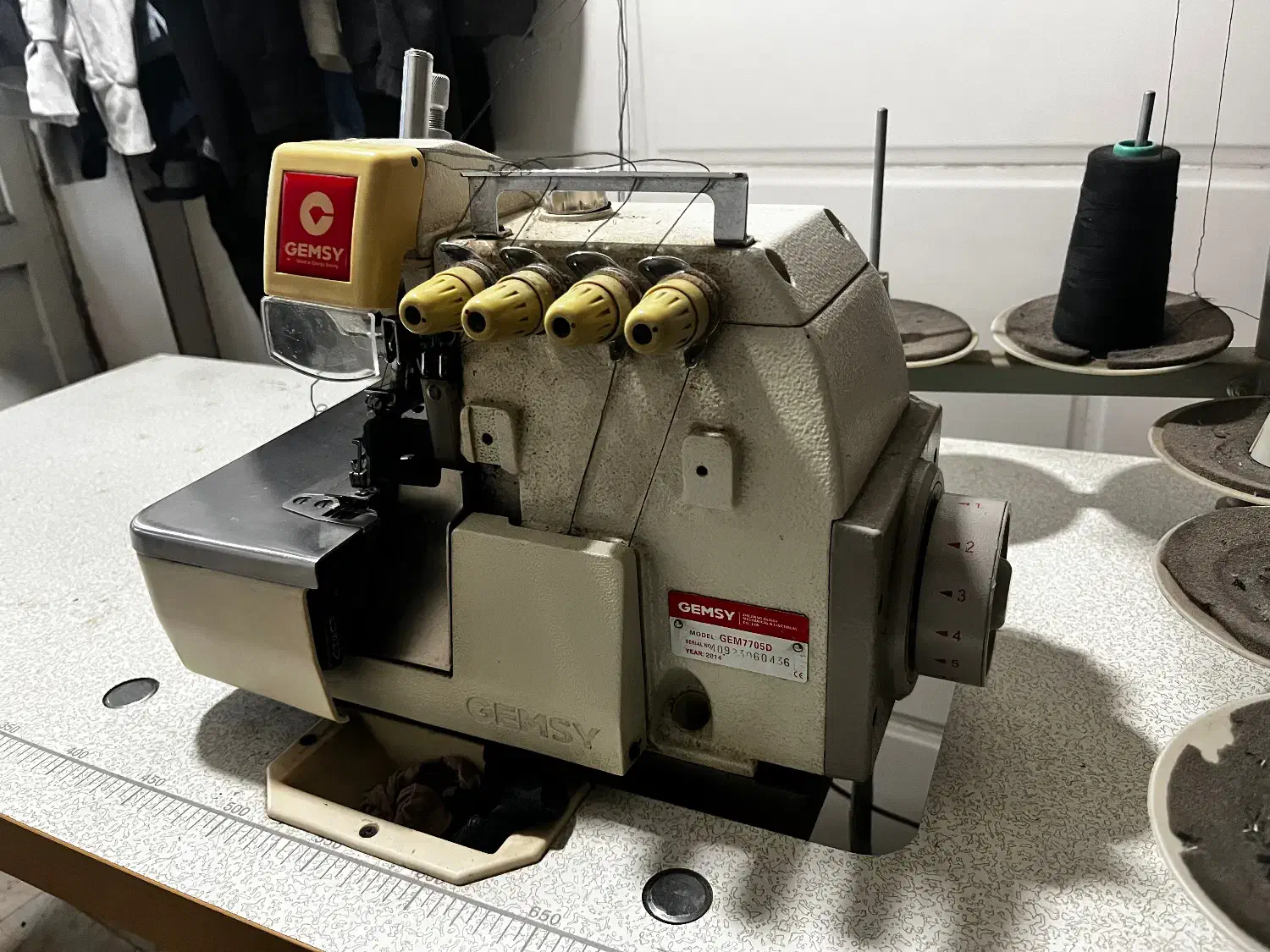 سردوز|چرخ خیاطی و ریسندگی|بندر ترکمن, |دیوار