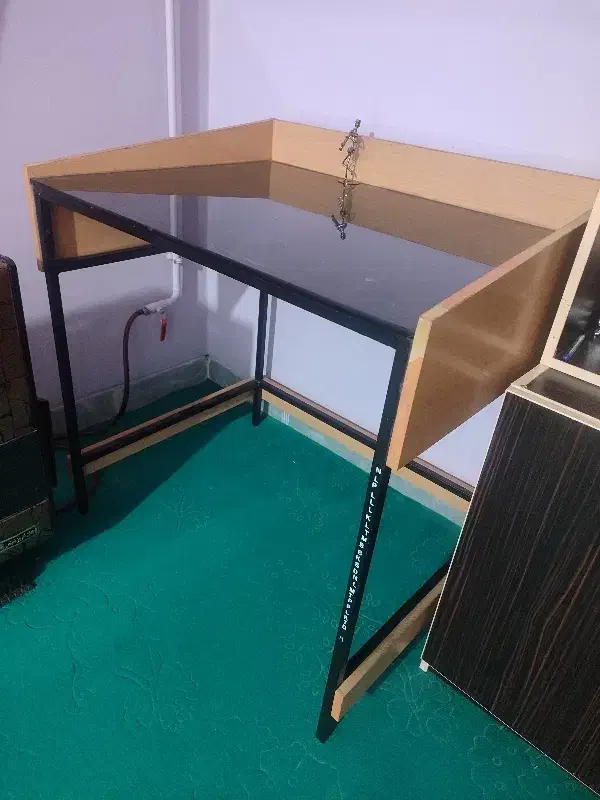 میز تحریر چوبی و آهنی|میز تحریر و کامپیوتر|بهار, |دیوار