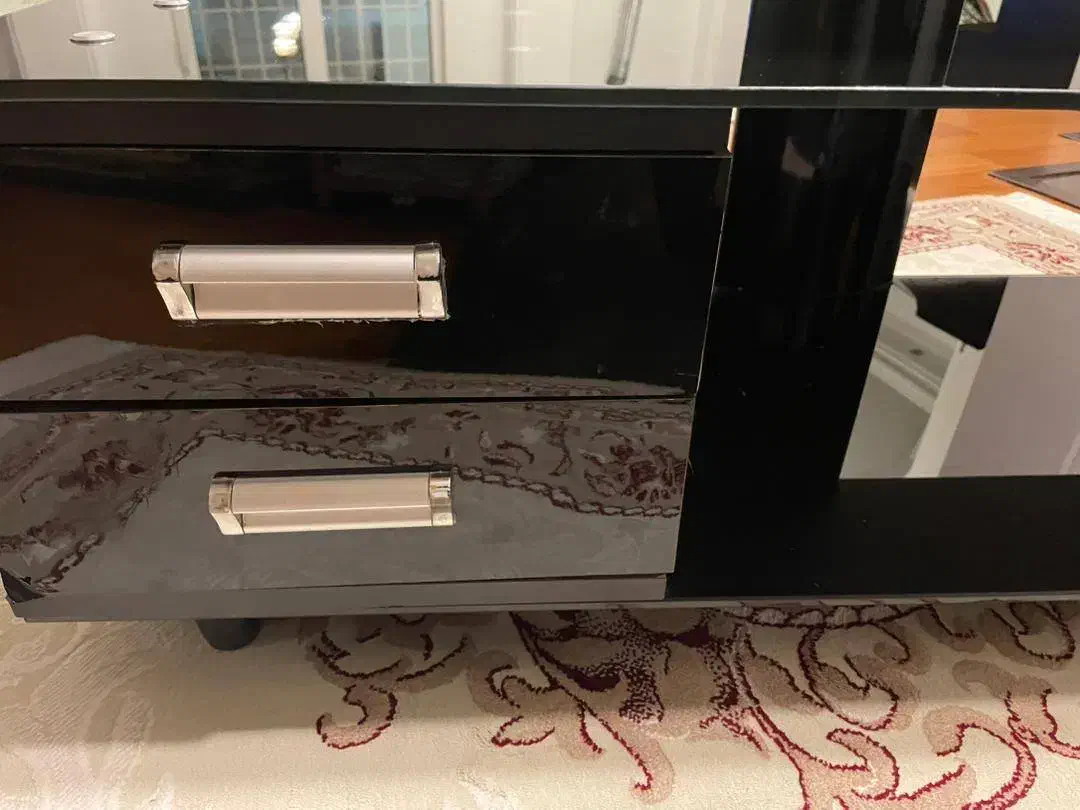 فروش میز تلویزیون تقریبا نو|میز تلویزیون|چالوس, |دیوار