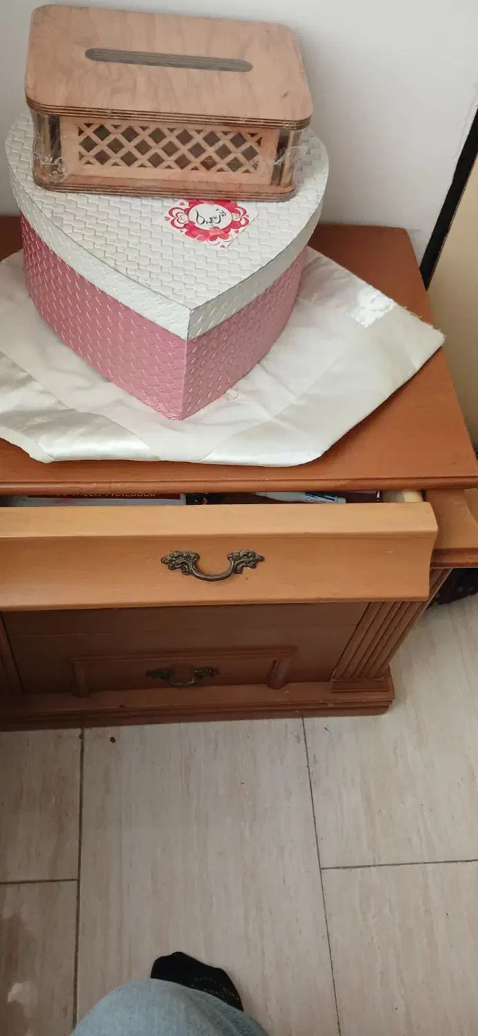 دو عدد بغل تختی|تخت و سرویس خواب|آمل, |دیوار