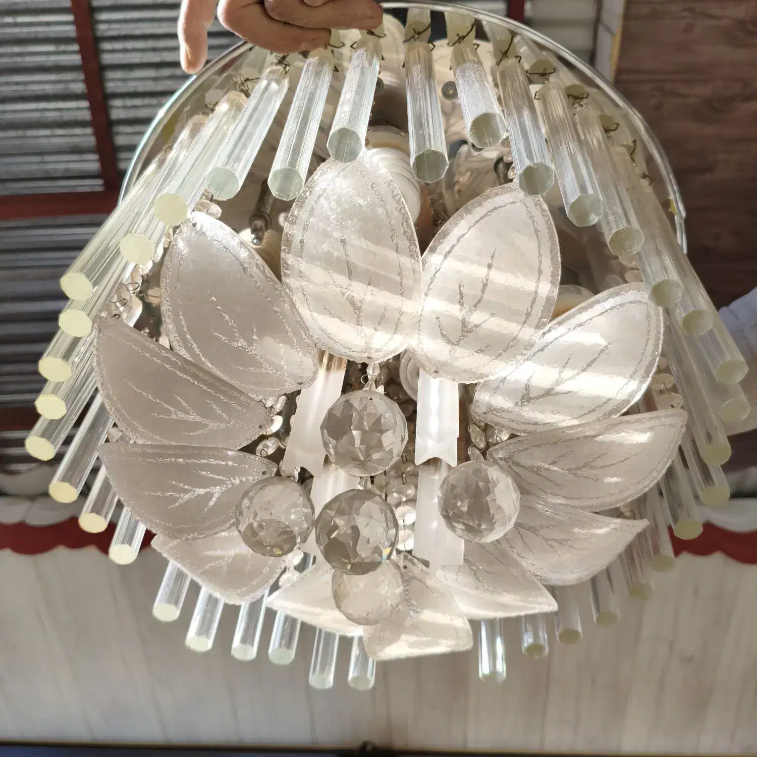 لوستر|لوستر و چراغ آویز|بندر انزلی, شیلات|دیوار