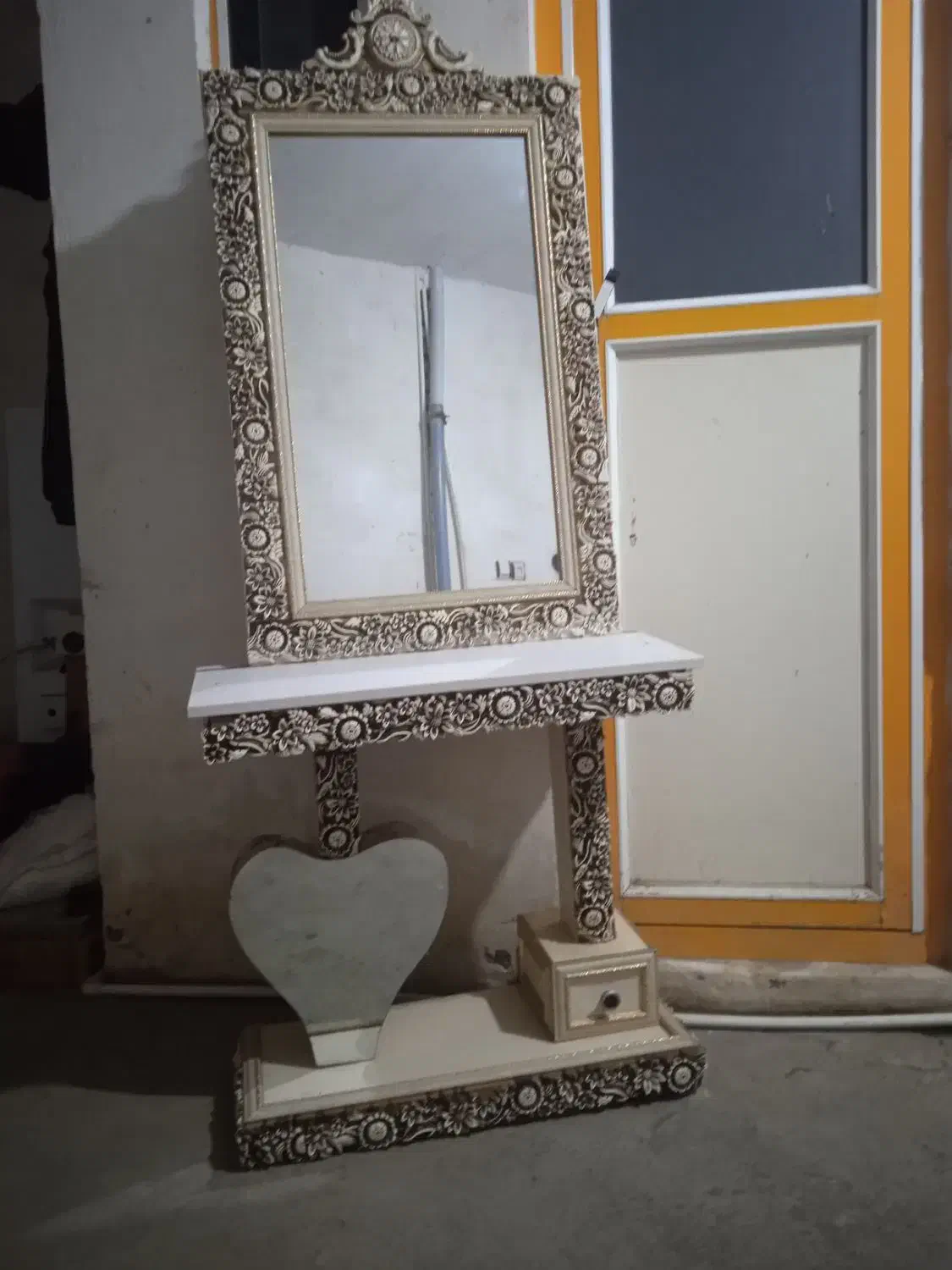 میز و ایینه|آینه|فاضل آباد, |دیوار