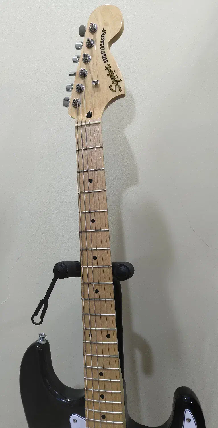 fender squier Affinity Stratocaster|گیتار، بیس، امپلیفایر|تهران, جمال‌زاده|دیوار