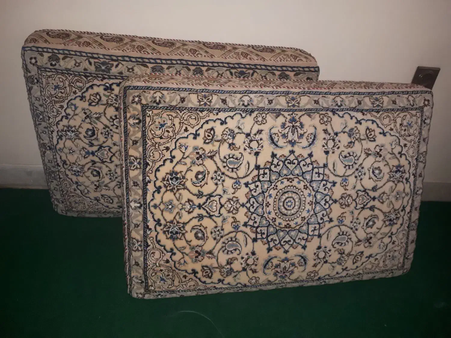 پشتی دستبافت نائین|پشتی|همدان, |دیوار