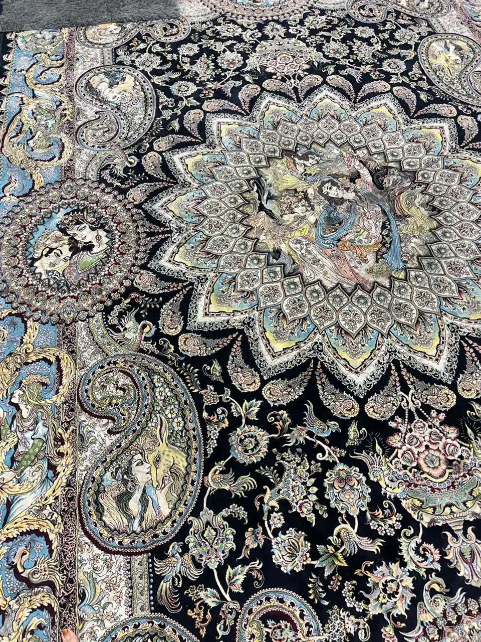 ۲تخته فرش ۹متری ۱۲۰۰شانه ۳۶۰۰تراکم به فروش می رسد|فرش|میناب, |دیوار