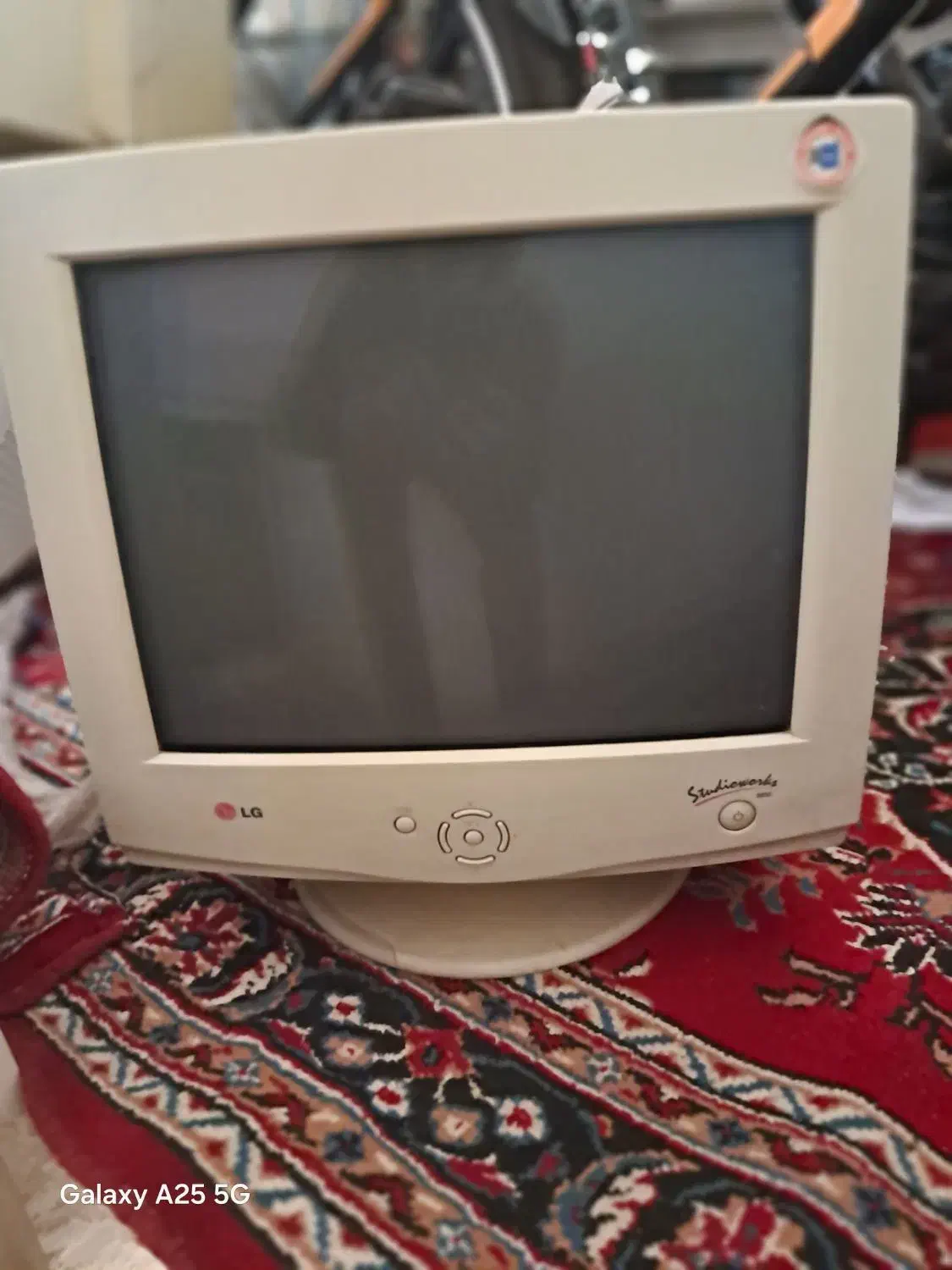 تعدادی مانیتور کامپیوتر سالم و تمیز همراه با کابل|قطعات و لوازم جانبی رایانه|مشهد, پنجتن|دیوار