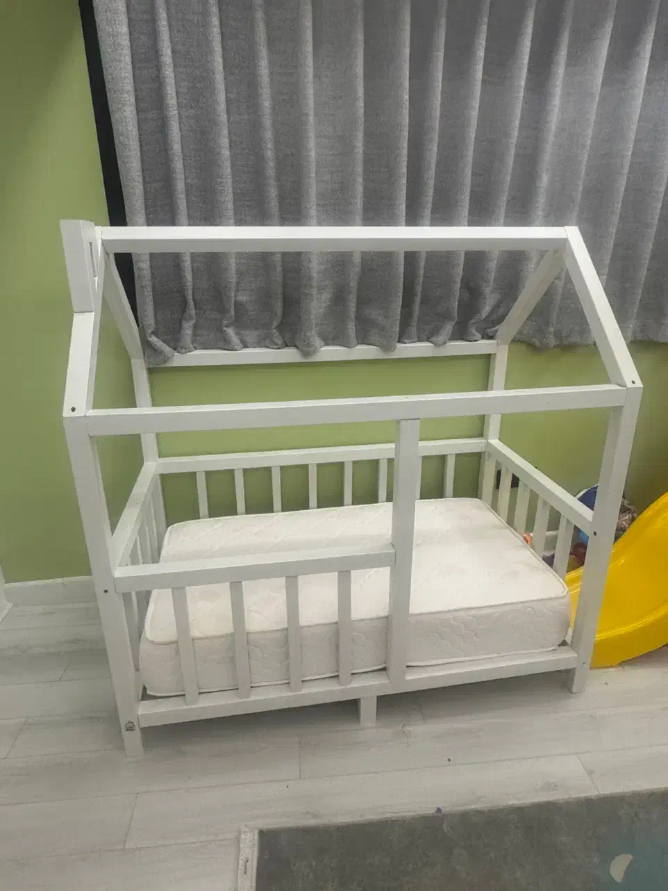 تخت مونتهسوری طرح کلبه|تخت و صندلی بچه|اصفهان, آبشار|دیوار