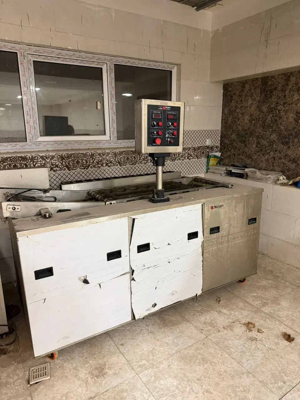 سرخ کن ریلی نوژن|کافی‌شاپ و رستوران|رودهن, |دیوار