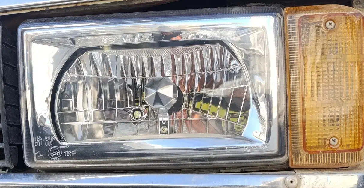 یک جفت چراغ هدلایت و چهار حلقه لاستیک 14|قطعات یدکی و لوازم جانبی|جوانرود, |دیوار