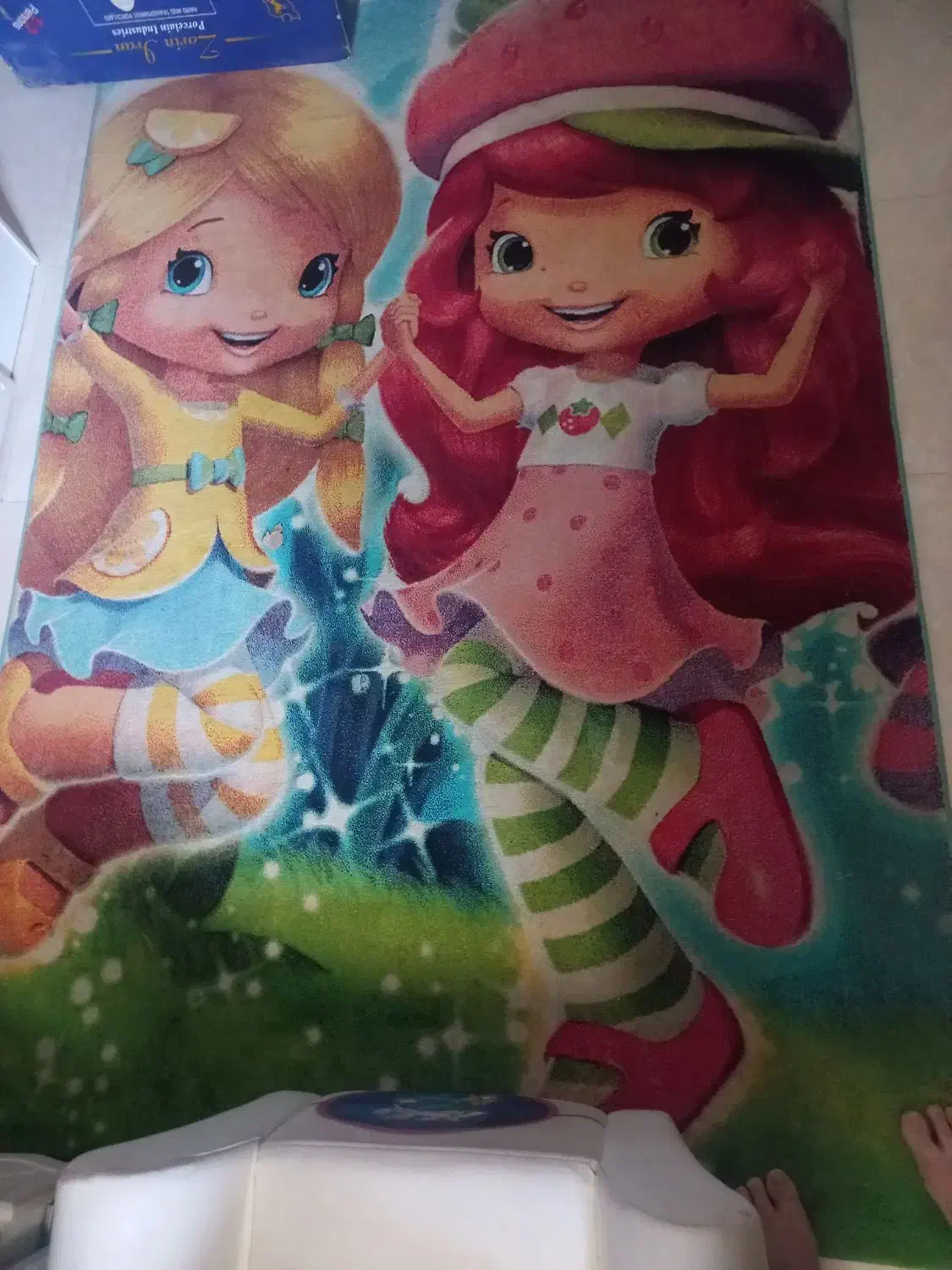 فرش ترک با طرح  توتفرنگی و مبل کاملا سالم و تمیز|فرش|پردیس, فاز ۱۱|دیوار