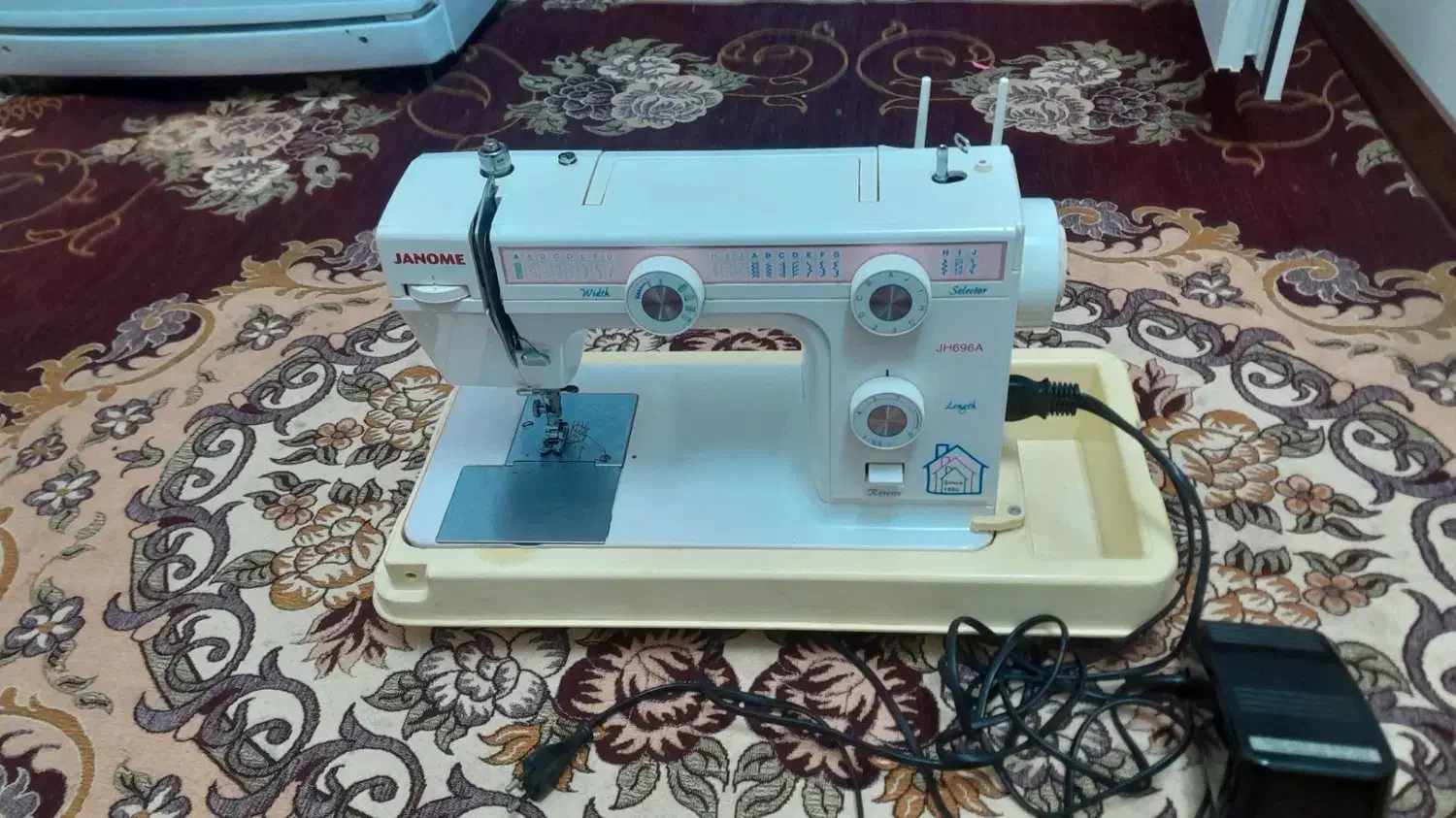 چرخ خیاطی ژانومه درحد نو|چرخ خیاطی و ریسندگی|گنبد کاووس, |دیوار