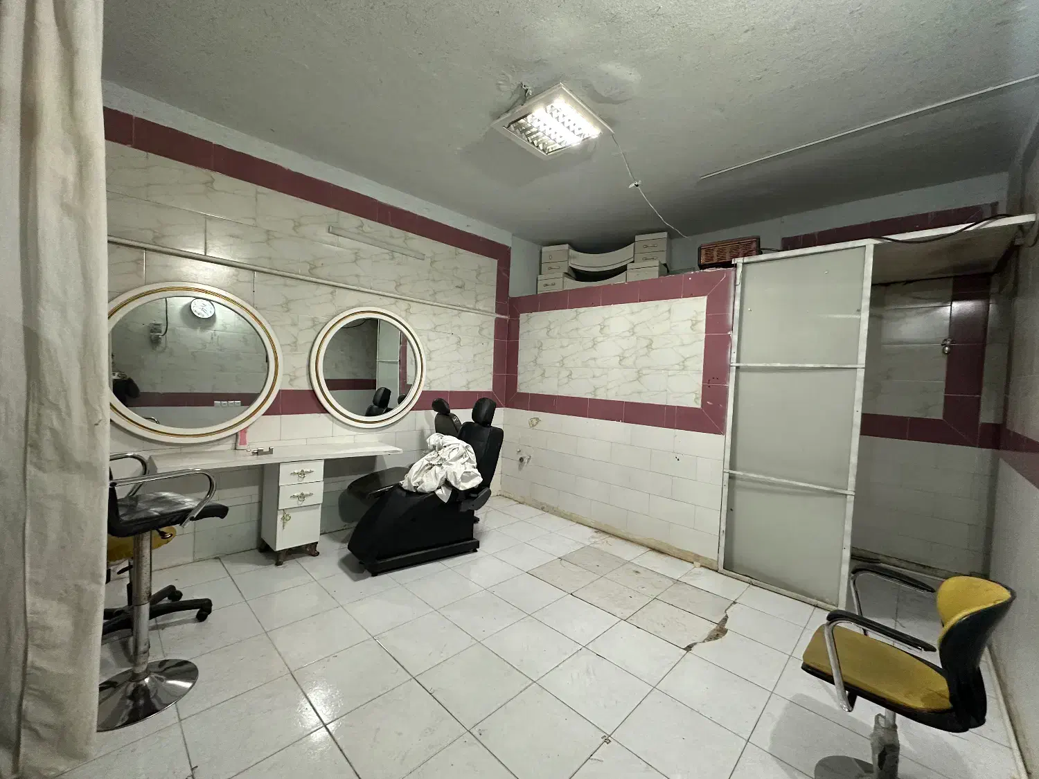 مغازه ۲۰ متری همکف میدان شهید محلاتی|اجارهٔ مغازه و غرفه|قم, سراجه (۱۵ خرداد)|دیوار