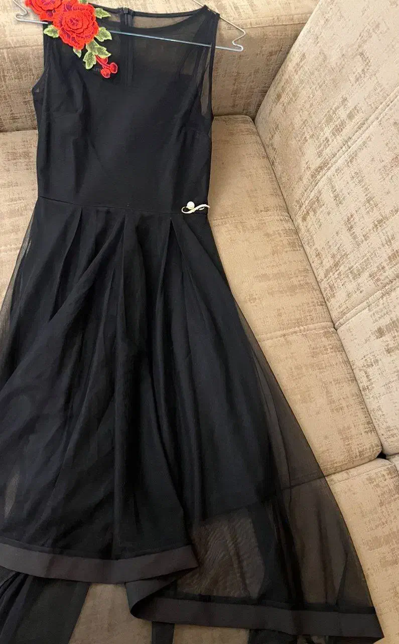 پیراهن مجلسی|لباس|هشتگرد, فاز ۱ مهستان|دیوار