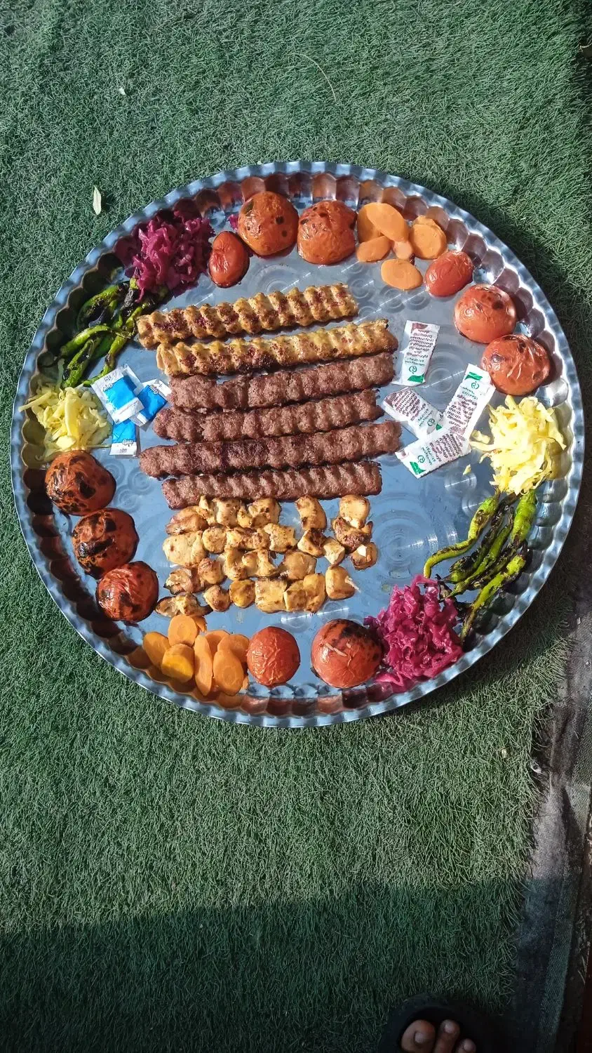 تهیه غذای باغ بهشت سبز|خدمات پذیرایی، مراسم|قروه, |دیوار