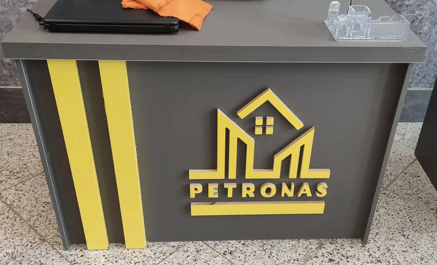 میز|دفتر کار|اراک, |دیوار