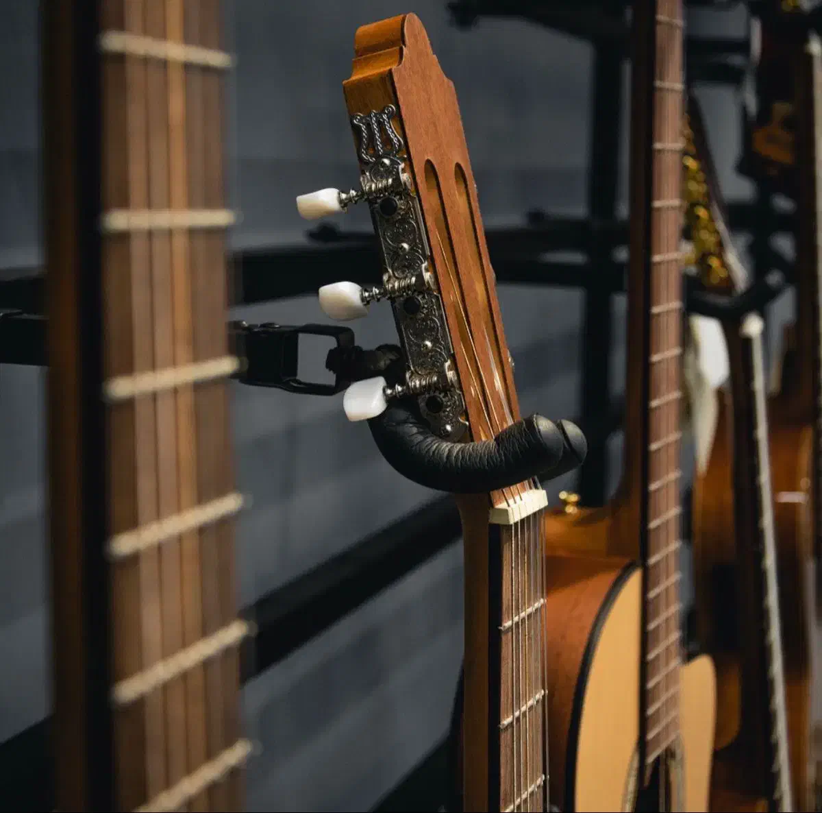 گیتار حرفه ای انتونیوسزار  ۷ جلسه کلاس رایگان|گیتار، بیس، امپلیفایر|مشهد, آزادشهر|دیوار