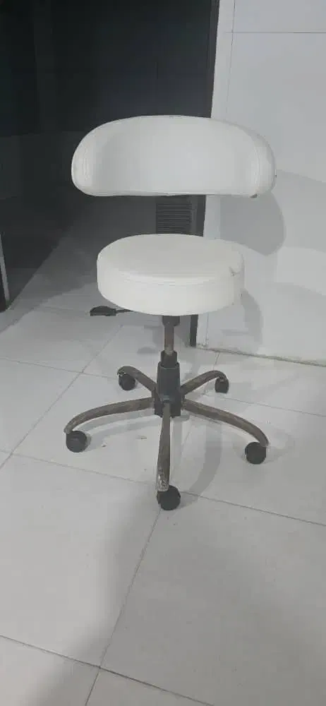 میز وصندلی مخصوص کامل سالم و نومطب زیر قیمت بازار|دفتر کار|چابهار, |دیوار