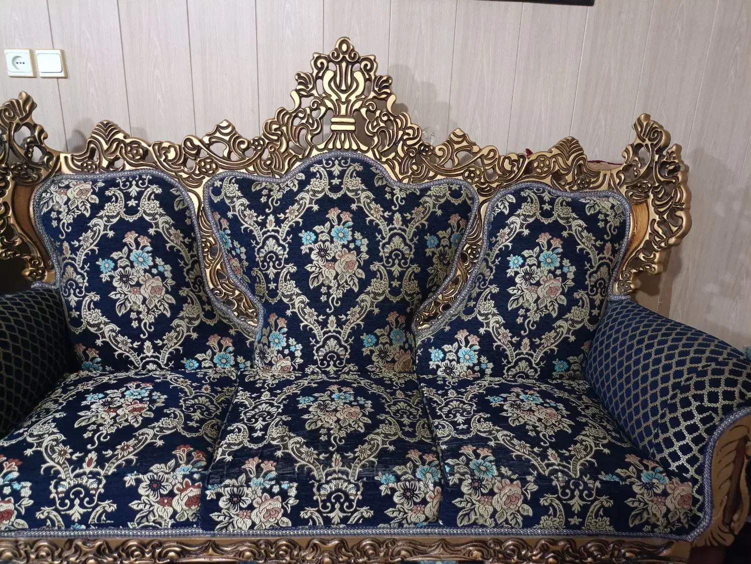 مبل سلطنتی|مبلمان خانگی و میز عسلی|قشم, |دیوار