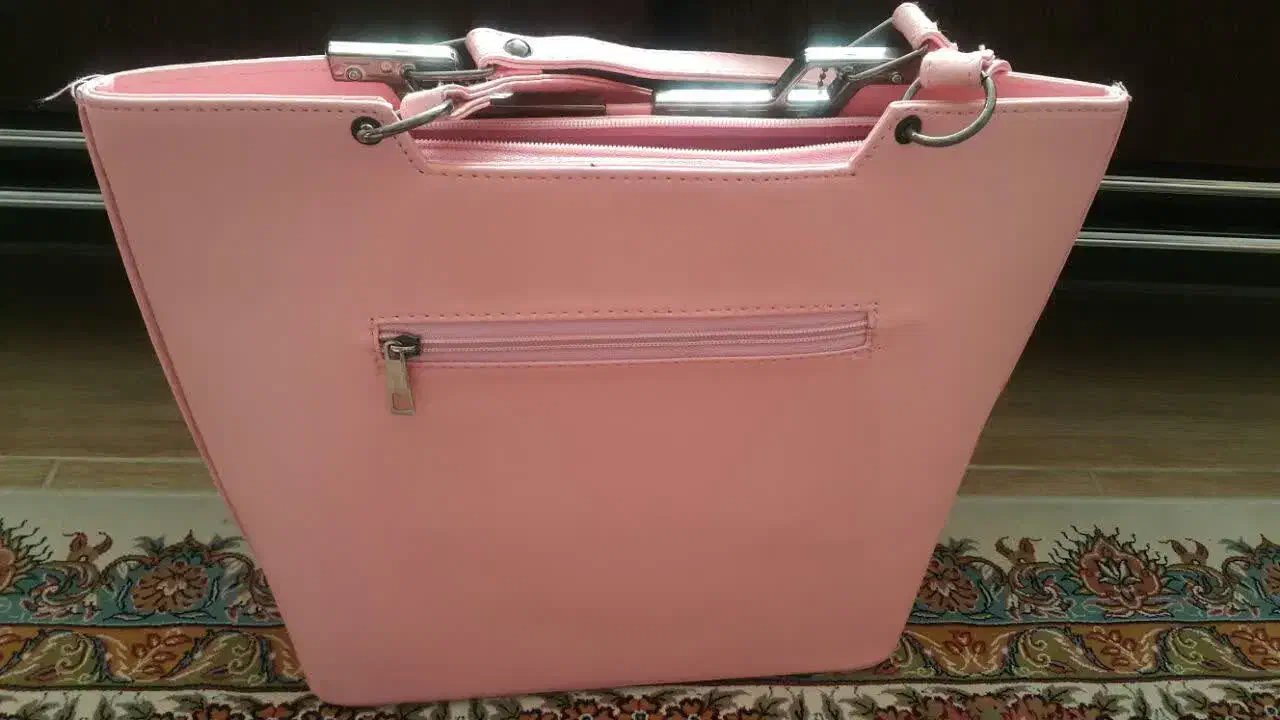 چمدان بزرگ و کیف|کیف، کفش، کمربند|یزد, |دیوار