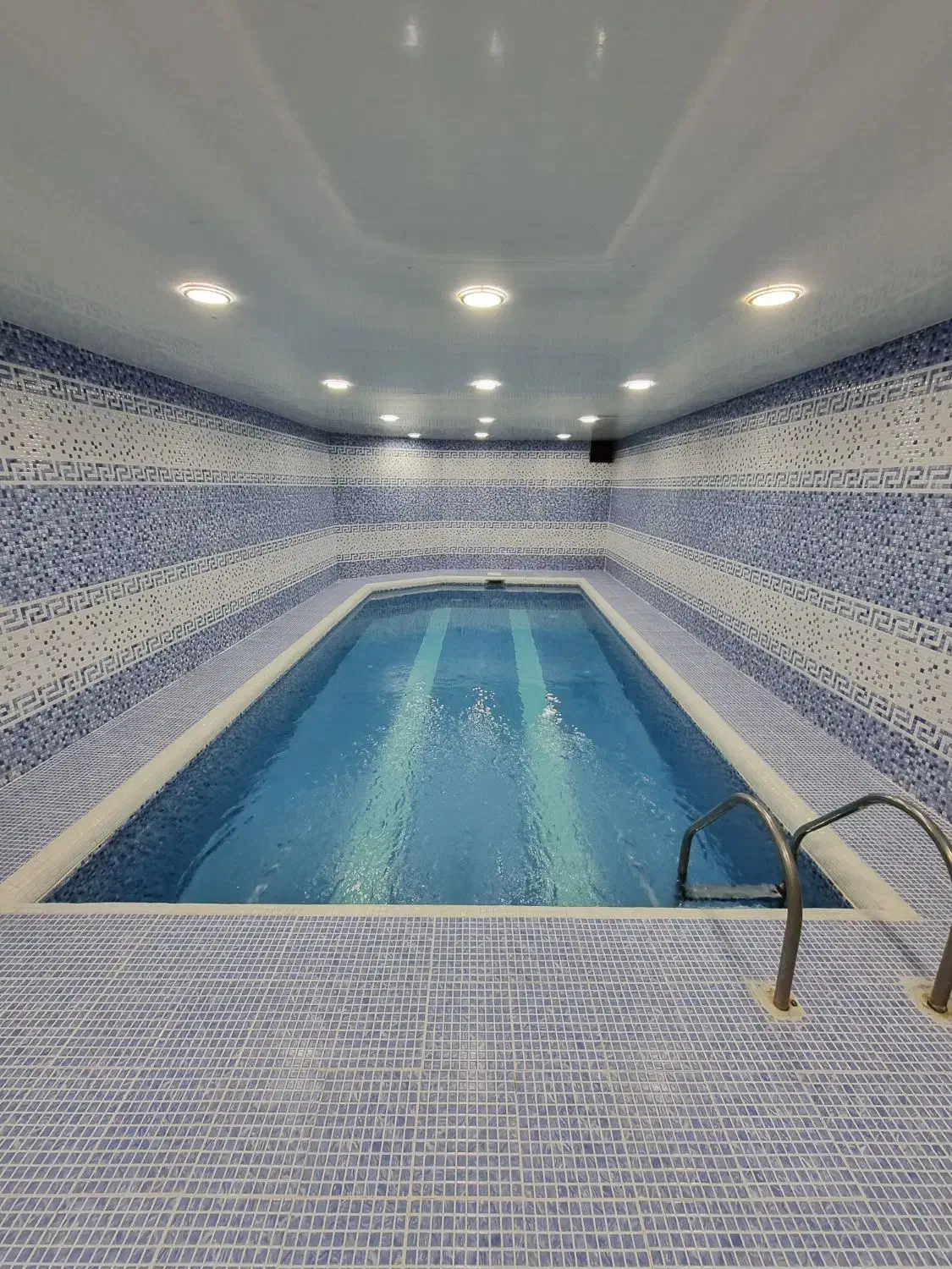 ویلا استخردار ۳خواب دربست با ۳تا وسایل بازی|اجارهٔ کوتاه‌مدت ویلا و باغ|تنکابن, |دیوار