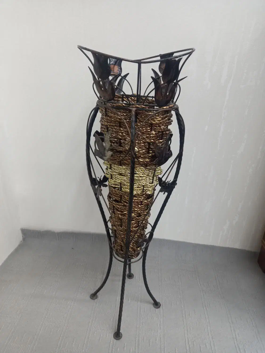 گلدان فلزی|گل مصنوعی|میانه, |دیوار