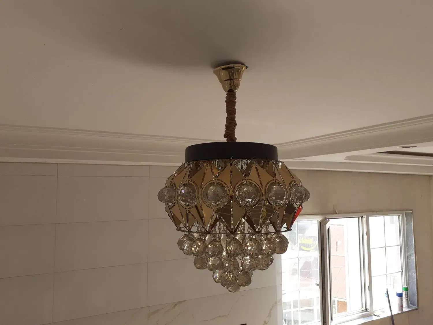 لوستر کریستالی|لوستر و چراغ آویز|بندر انزلی, امامزاده|دیوار