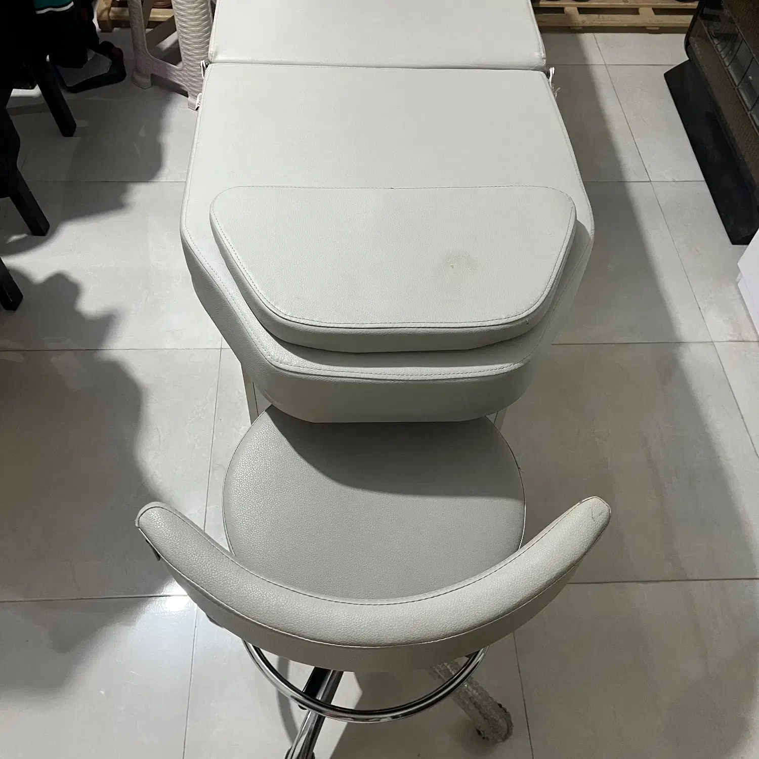 تخت و صندلی ماساژ ، مژه ، فیشال ، اپیلاسیون|آرایشگاه و سالن‌های زیبایی|تهران, جوادیه تهرانپارس|دیوار