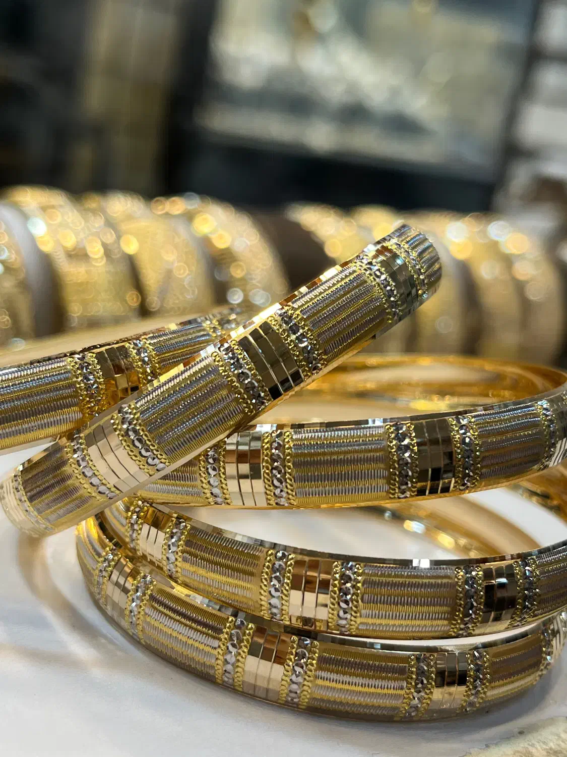 طلا فقط با ۳/۵درصد بعلاوه تابلو|جواهرات|شیراز, شاهچراغ|دیوار