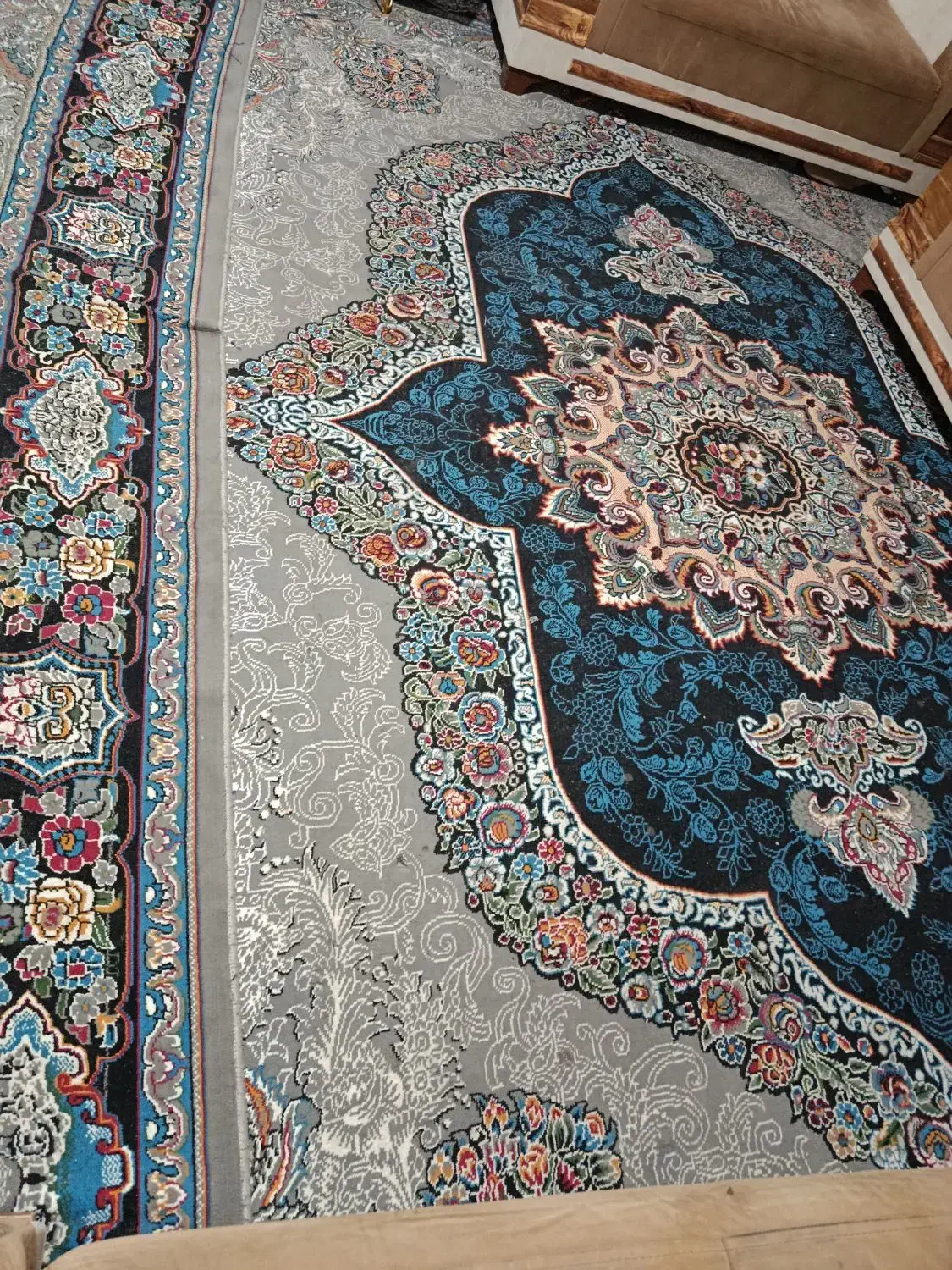 دو عدد قالی 12متری یکسال کار کرده|فرش|شیراز, ماه فیروزان|دیوار