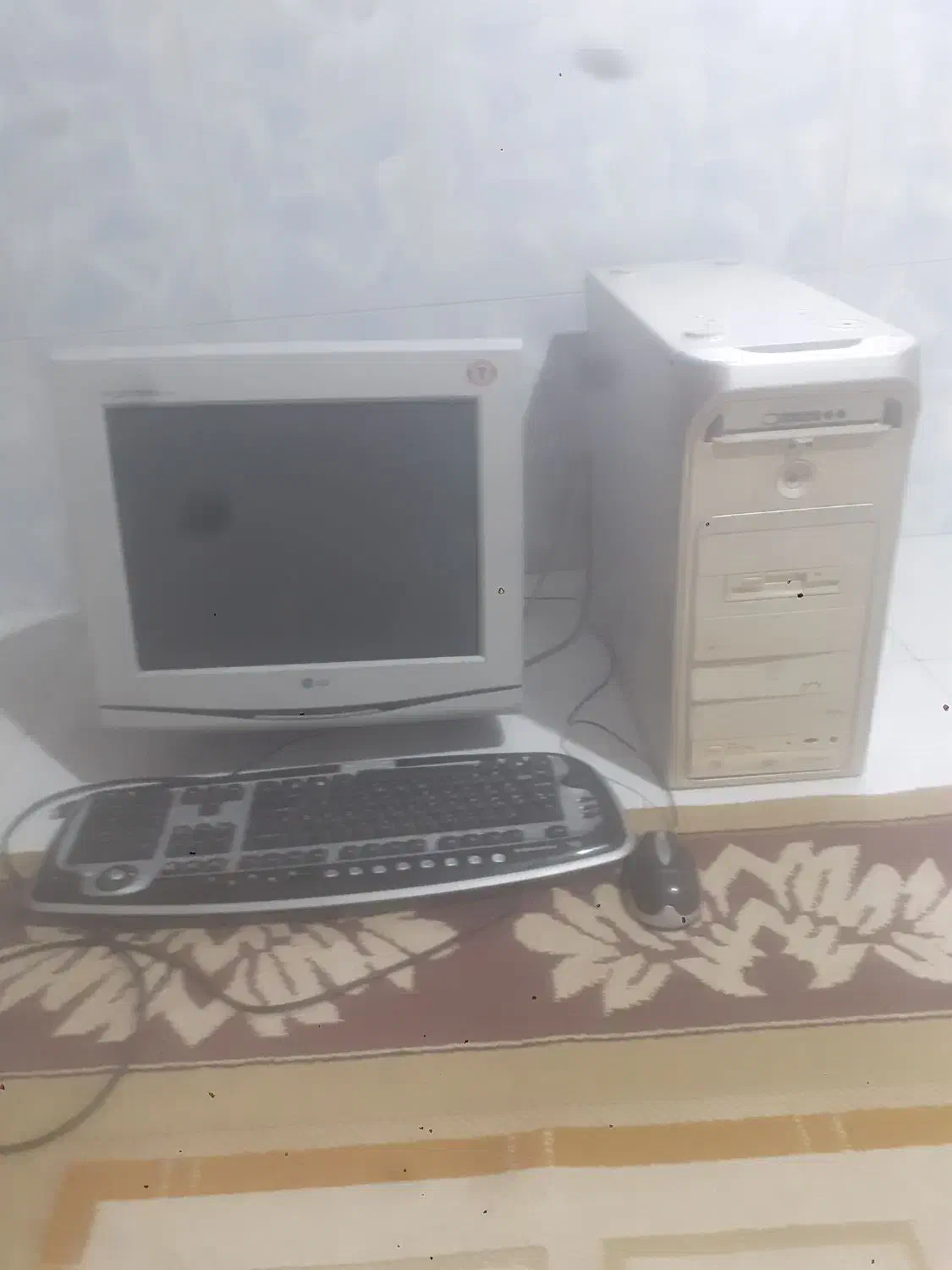 کامپیوترمدل‌ال‌جی|رایانه رومیزی|اقبالیه, |دیوار