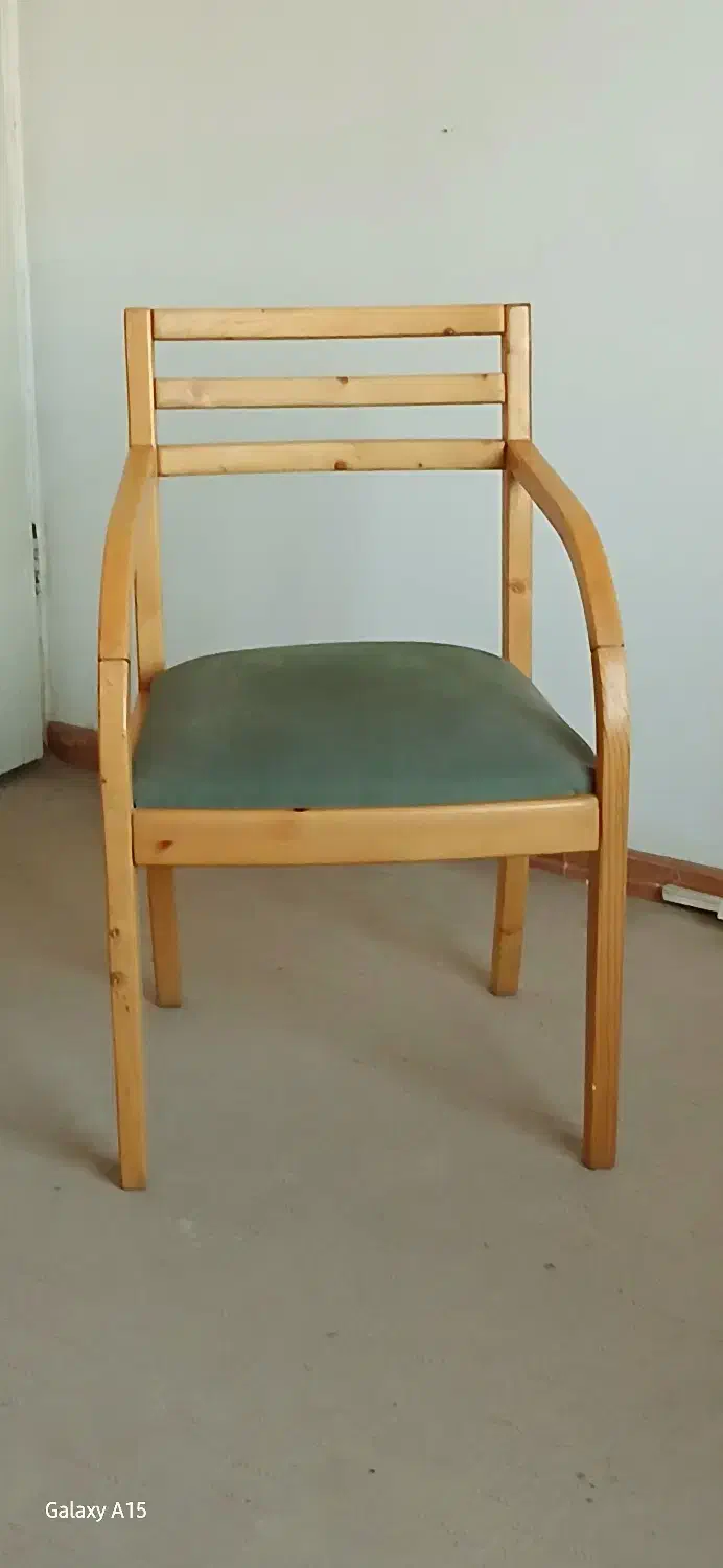 صندلئ چوبی(روسی)|صندلی و نیمکت|اندیشه, اندیشه فاز ۳|دیوار