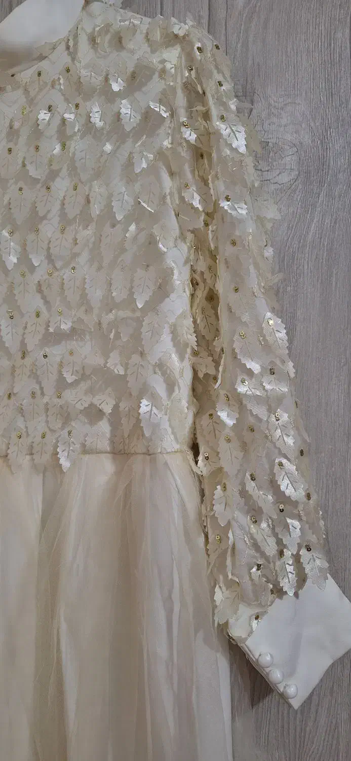 لباس مجلسی|لباس|مشکین‌دشت, |دیوار