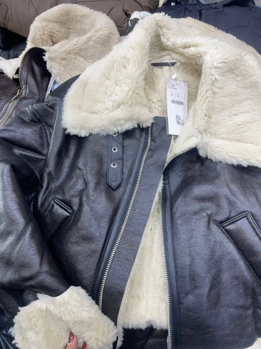 تعدادی کاپشن چرم زنانه خارجی انبارگردانی|حراج|تهران, سازمان آب|دیوار