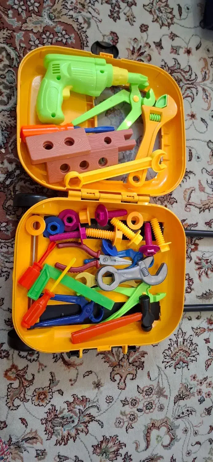 چمدان ابزار کودک|اسباب‌بازی بچه|ری, شهادت|دیوار