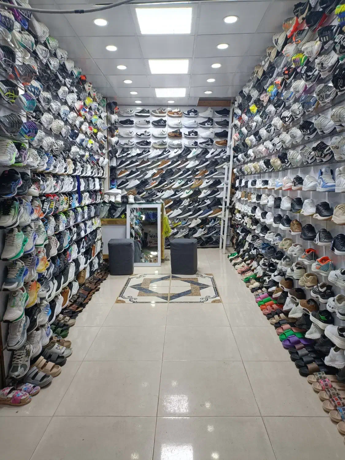 استخدام نیرو در کفش فروشی|استخدام بازاریابی و فروش|ساوه, |دیوار