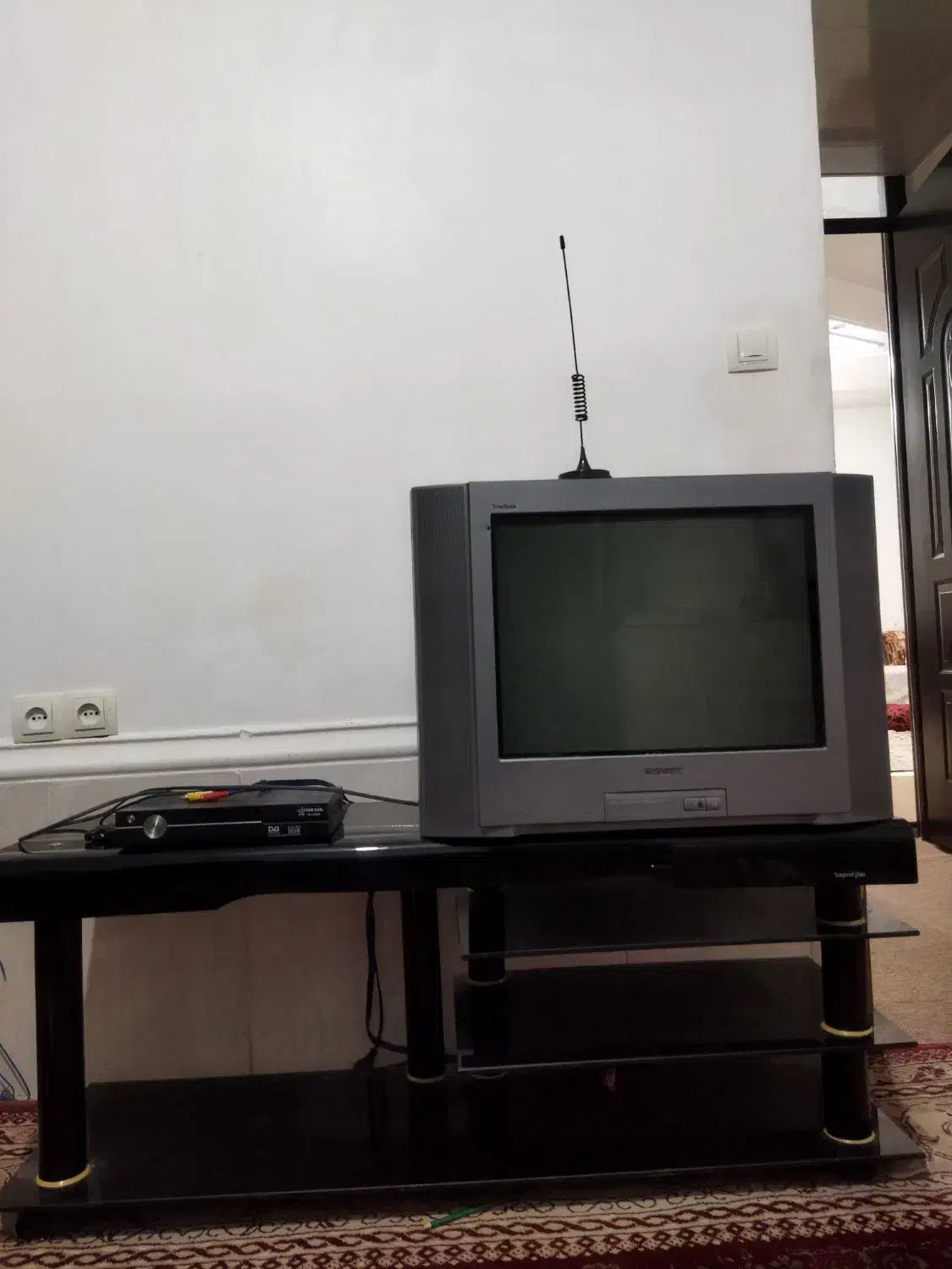 میز تلویزیون و تلویزیون و دستگاه دیجیتال|تلویزیون و پروژکتور|شیراز, کفترک|دیوار